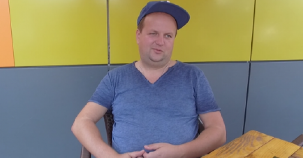 Бронюк про Авдіївку: люди повноцінно проводять літо, а поруч зовсім інший світ (ВИДЕО)