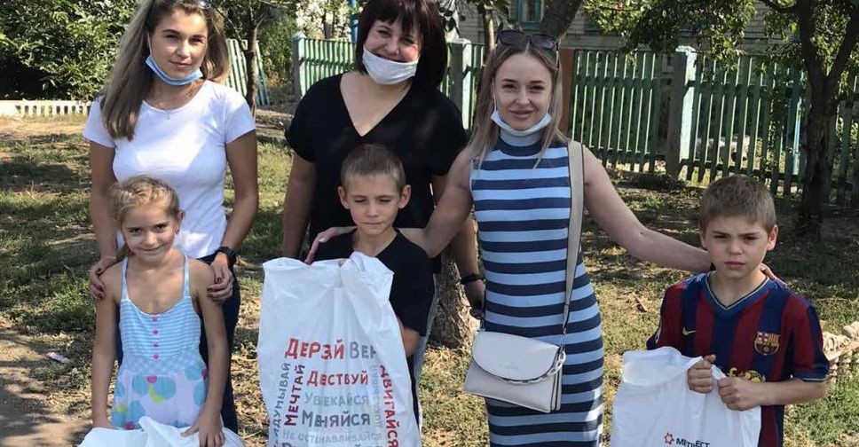 Молодежь АКХЗ помогла собрать детей в школу