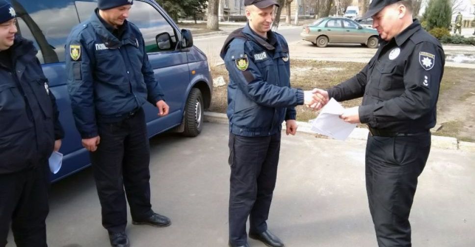 Полицейские из Житомирской области покидают Авдеевку с благодарностями