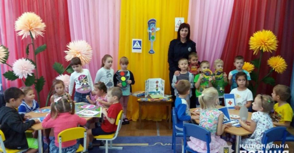 Полицейские знакомили детвору в Авдеевке с 