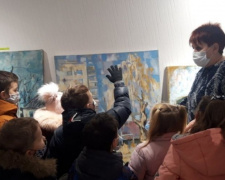 Авдеевские школьники побывали на выставке картин