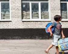 Донбасс под обстрелами: пострадали школы, есть жертвы среди мирного населения