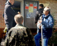 Жители Авдеевки узнали, куда обращаться для добровольного разоружения (ФОТО)