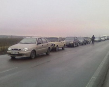 Субботним утром на КПВВ в Донецкой области в очередях стояли более 300 машин