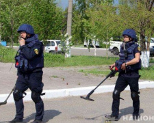 Авдеевские полицейские обезвредили три гранаты на кладбище 