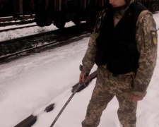 Донбасс: железнодорожные пути очищают от взрывоопасных предметов