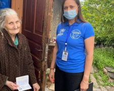 Команда Пролиски помогла пожилой женщине и ее сыну с инвалидностью оформить загранпаспорта