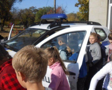Авдеевский полицейские обучили правилам дорожного движения юных пешеходов (ФОТО)