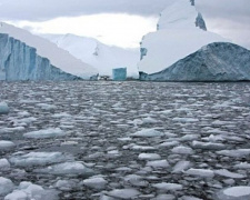 Путешествие к центру Земли: ученые показали загадочные кадры ледниковой скважины в 650 метров (ВИДЕО)