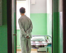 Напавшего на полицейского в Донецкой области  суд  отправил  в психбольницу строгого режима