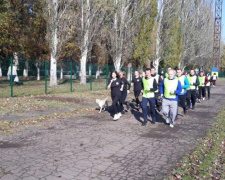 Полиция и дети приобщились в Авдеевке к спортивному марафону