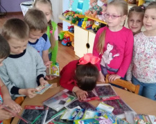 Сегодня радостно звенел “Колокольчик”: дошкольники и взрослые получили подарки от “Симиков”
