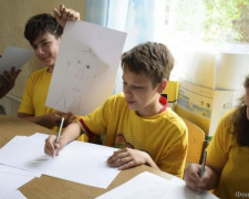 Детям Донбасса с помощью творчества помогают преодолевать страх