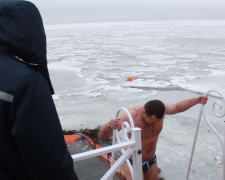Крещение на Донетчине: спасатели стараются обезопасить купающихся