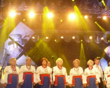 Завораживающий вокал и приятные воспоминания: в Авдеевке выступили легенды коксохима (ФОТО)