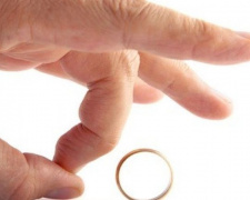 В Авдеевке в апреле почти сравнялось число браков и разводов