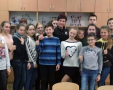 В школах Авдеевки полицейские провели уроки о правах детей
