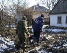 Полиция и ГСЧС прошерстили разрушенные и заброшенные  дома в прифронтовой Марьинке