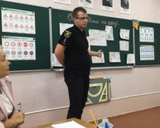 Полицейские рассказали детям в Авдеевке о безопасном поведении на дороге