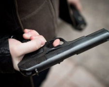Полицейские Донецкой области за сутки пять раз изымали опасные &quot;сувениры&quot;: пистолет, гранаты, порох