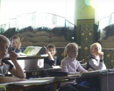 Прифронтовые школы Донбасса: закрыть нельзя оставить