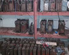В подвале одного из домов Авдеевки обнаружены 200 &quot;трамвайных&quot; аккумуляторов. Кража или приобретение? (ФОТО)