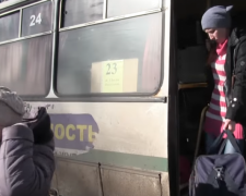 Эвакуированные жители из Авдеевки начали возвращаться домой (ВИДЕО)
