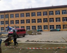 В Авдіївці продовжуються роботи з реконструкції опорної школи