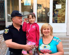 Полицейские и АКХЗ организовали отдых на море для девочки из Авдеевки, потерявшей при обстреле маму (ФОТО)