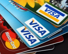 Авддіївцям можуть різко підняти вартість обслуговування карток ПриватБанку та Ощадбанку
