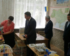 Послу и заместителю Министра иностранных дел  Республики Польша  показали модернизированную авдеевскую школу (ФОТОФАКТ)