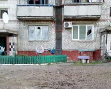 Боевики ночью нанесли удар по Майорску: повреждены три дома (ФОТО)