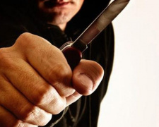 В Авдеевке действуют разбойники с ножом