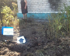 Поселок в Донецкой области утром попал под обстрел: повреждены три жилых дома и автомобиль (ФОТО)
