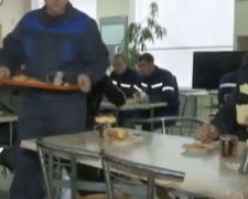 АКХЗ бесплатно кормит спасателей Авдеевки: видеорепортаж