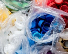 Украинцам рассказали, как сортировать пластиковые крышки