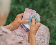 Українцям з невеликими зарплатами загрожує маленька пенсія на заслуженому відпочинку