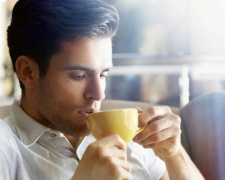Медики рассказали, какой чай нельзя пить натощак