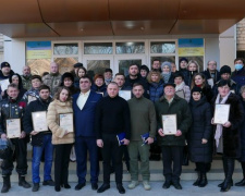 В Авдеевке в День местного самоуправления представителям громады вручили грамоты и благодарственные письма