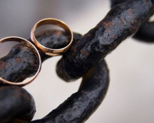 В Авдеевке за месяц 12 пар связали себя узами брака
