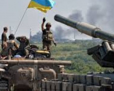 Минувшей ночью  во время обстрелов на Донбассе  были ранены двое украинских военных