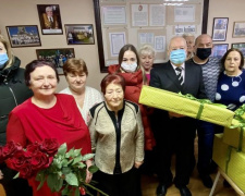 Авдеевские коксохимики поздравили городскую общественную организацию ветеранов с 35-летием создания
