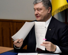 Президент Украины в прямом эфире подписал спорный закон о Донбассе (ВИДЕО)