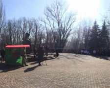 Митинг в Авдеевке по блокаде ж/д прошел спокойно, хотя присутствовали и сторонники блокады