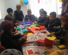 В Авдеевке дети готовили подарки защитникам (ФОТО)