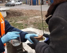 Миссионерский центр &quot;Доброй Вести&quot; начал кормить бездомных в Авдеевке (ФОТО)