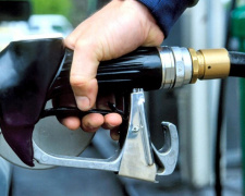 Цена на бензин в Донбассе остается самой высокой в стране