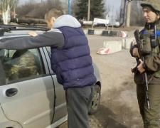 На авдеевском блок-посту задержаны двое пособников боевиков (ФОТО)
