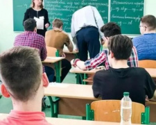 Рада проголосовала за сохранение старших классов в школах Украины