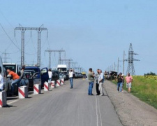 В июле люди стали чаще пересекать линию разграничения на Донбассе (Инфографика)